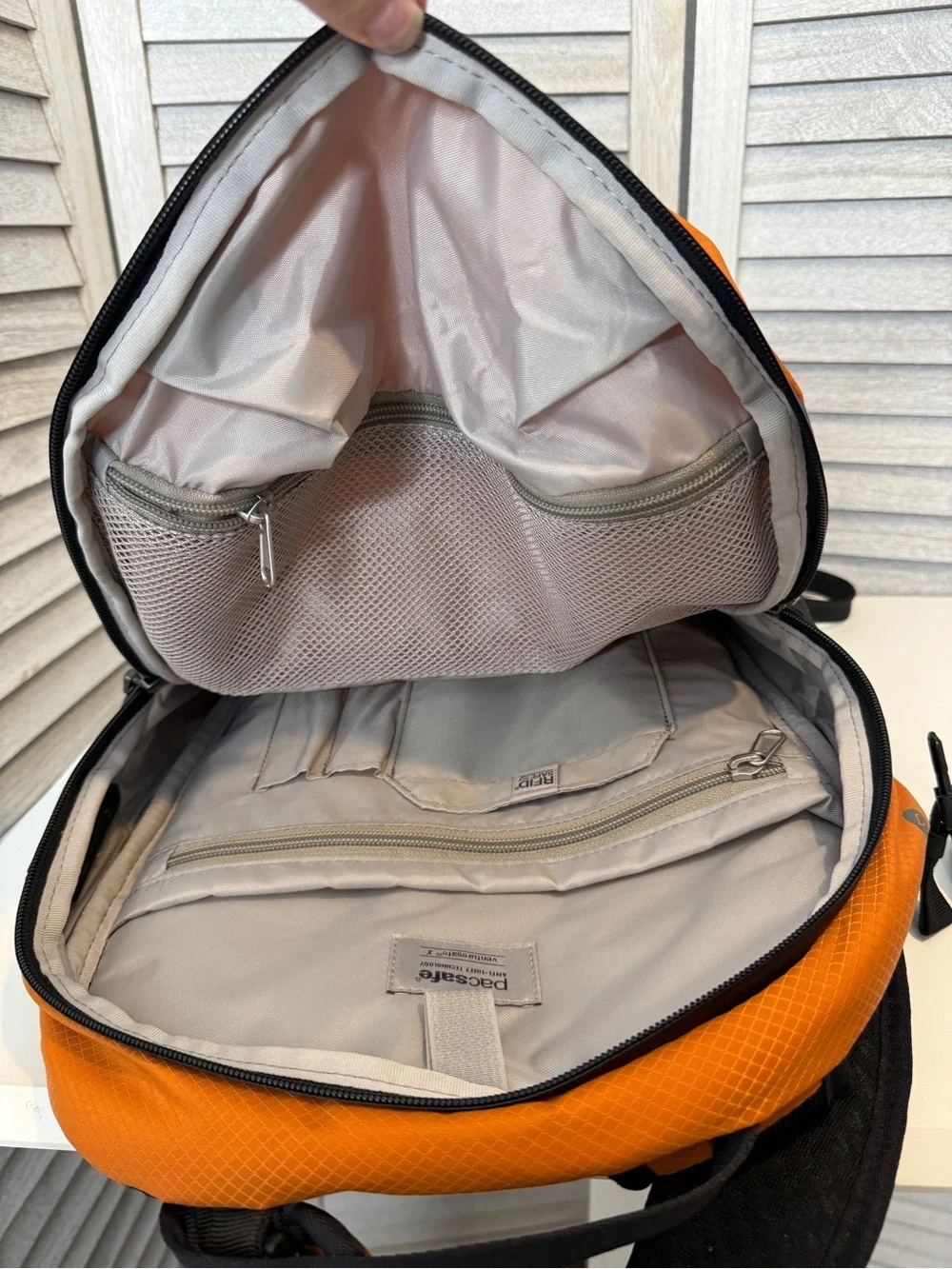Pacsafe Venturesafe X18 Burnt Orange 8L Backpack